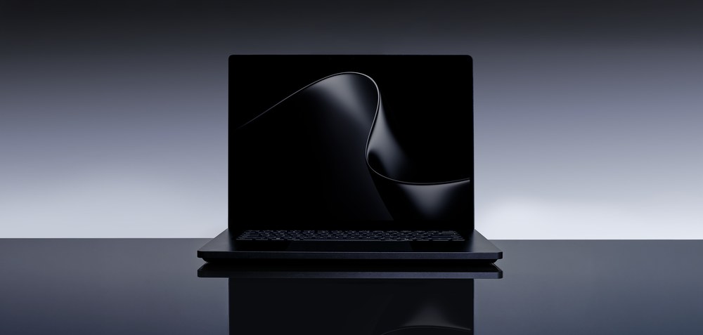 Surface Laptop Ultra in Nightfall
